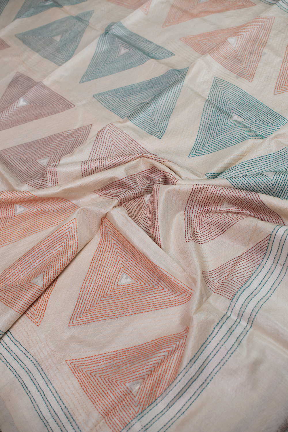 Kantha Silk Dupatta - Matkatus 