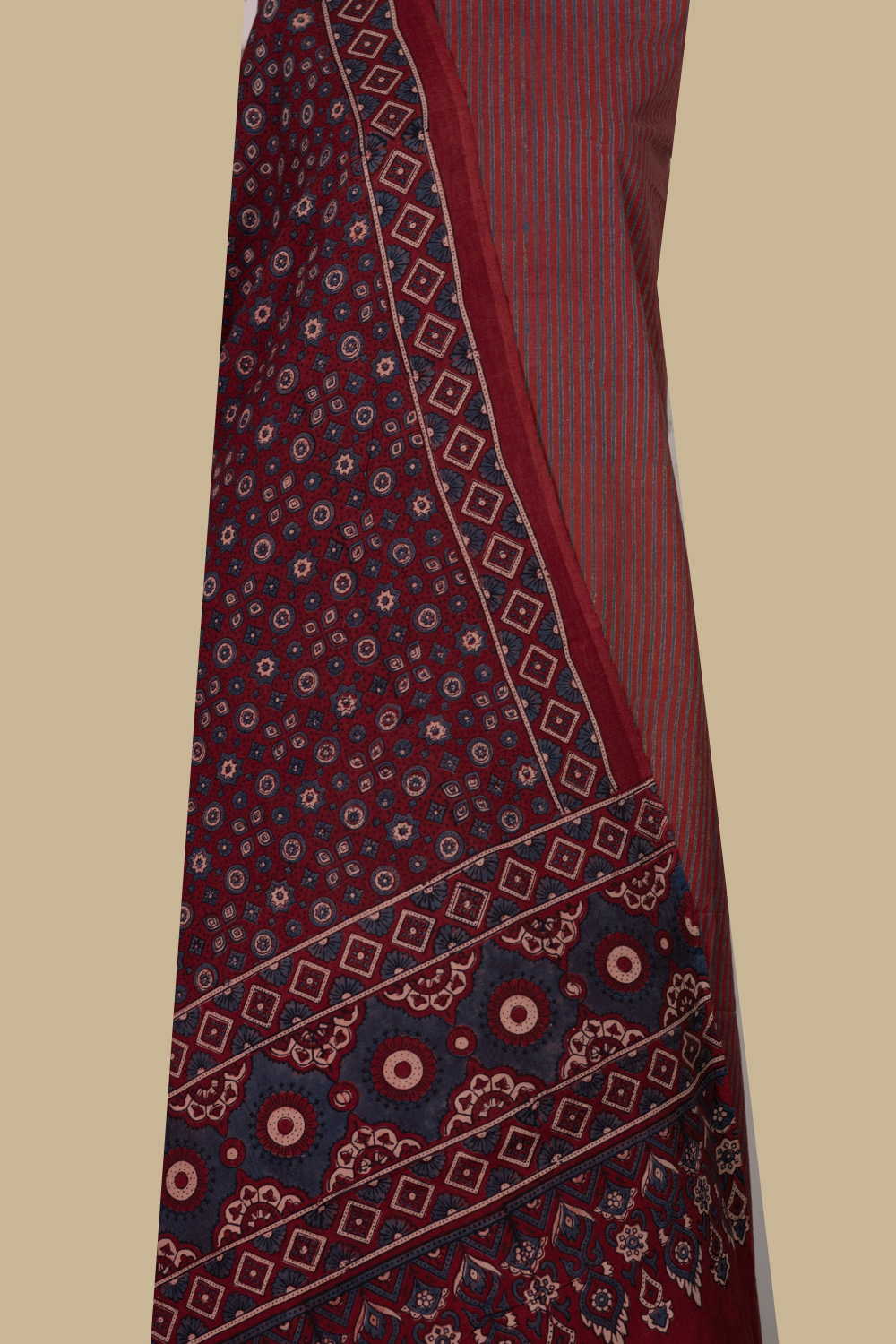 Unstitched Suits - Matkatus 