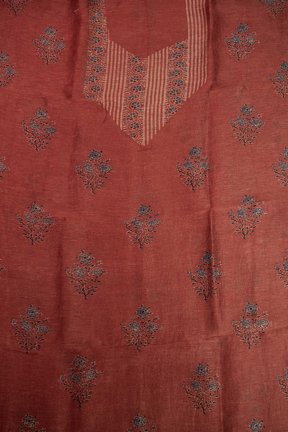 Ajrak Suits - Matkatus 