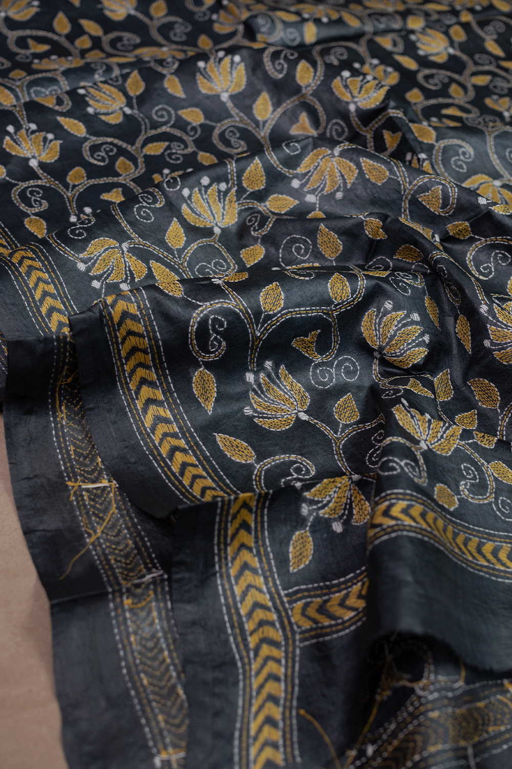 Embroidered Dupatta - Matkatus 