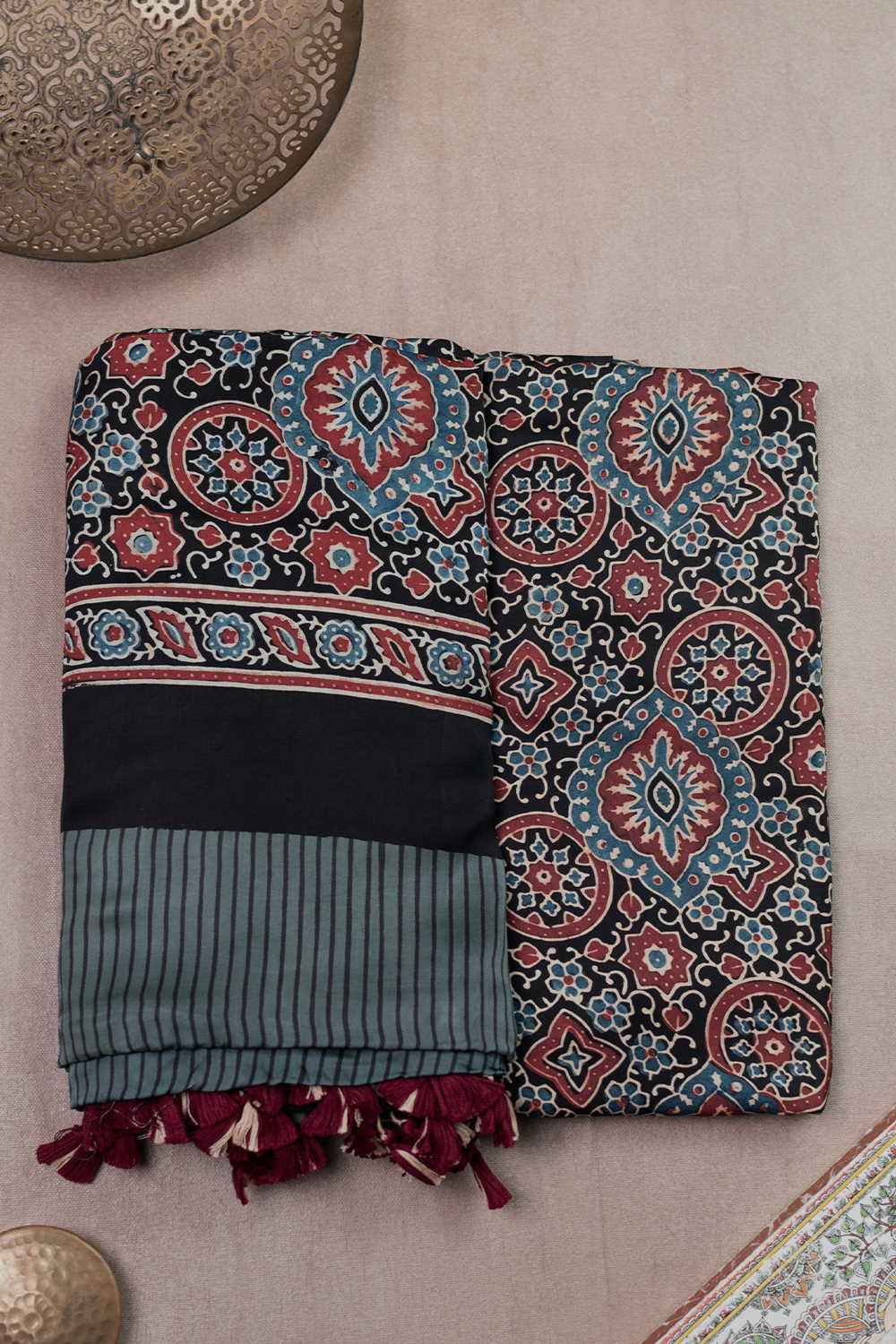 Ajrak Suits-Matkatus 