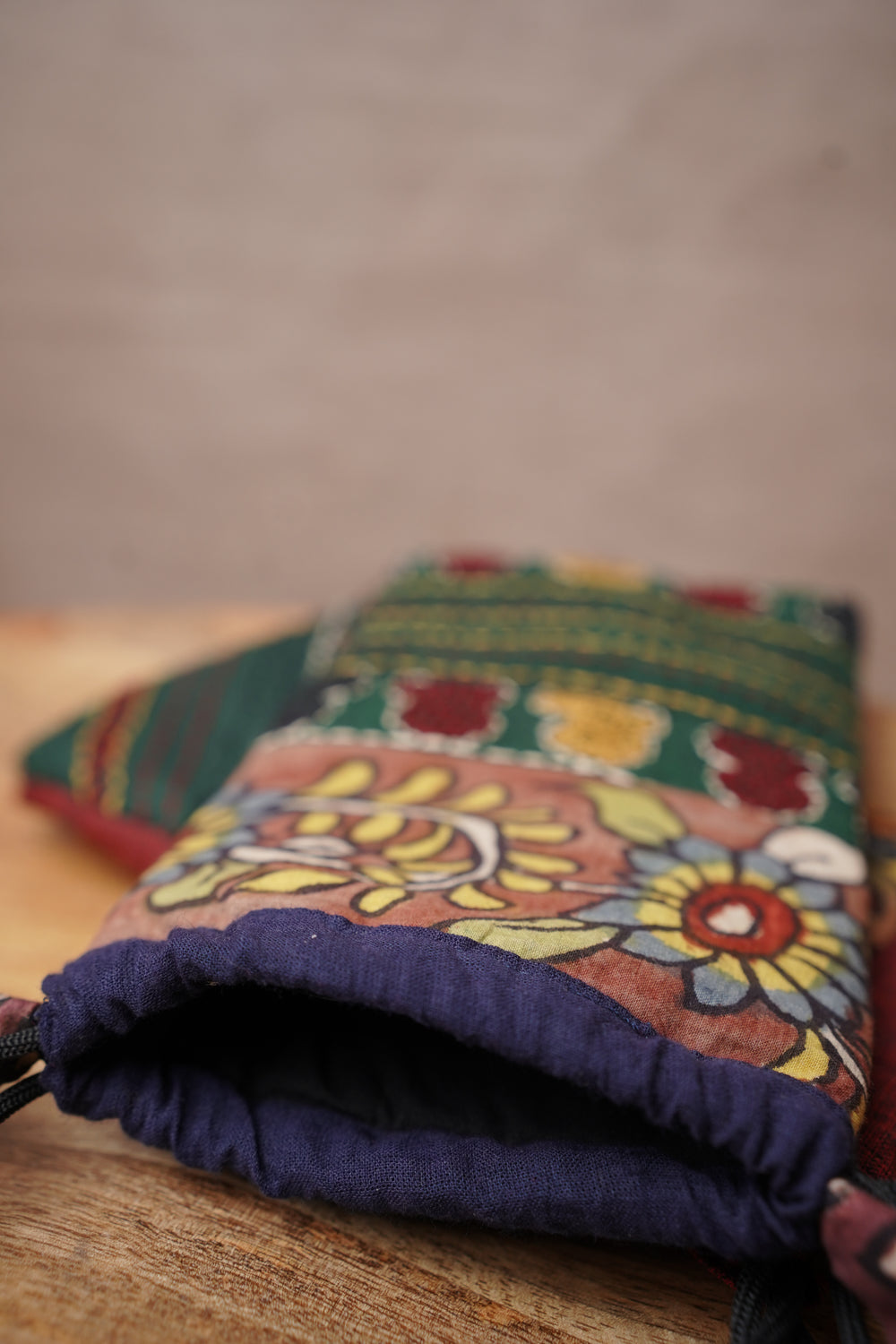 Kalamkari Accessories - Matkatus 