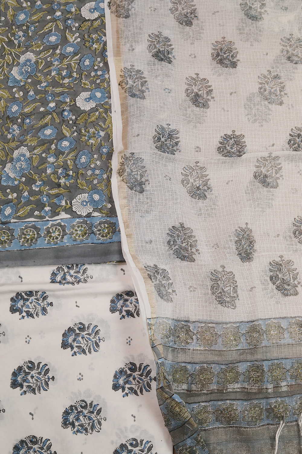 Unstitched Suits - Matkatus