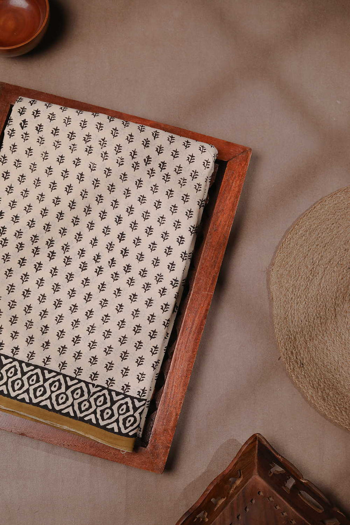 Little Motifs on Cream Bagru Mul Cotton saree