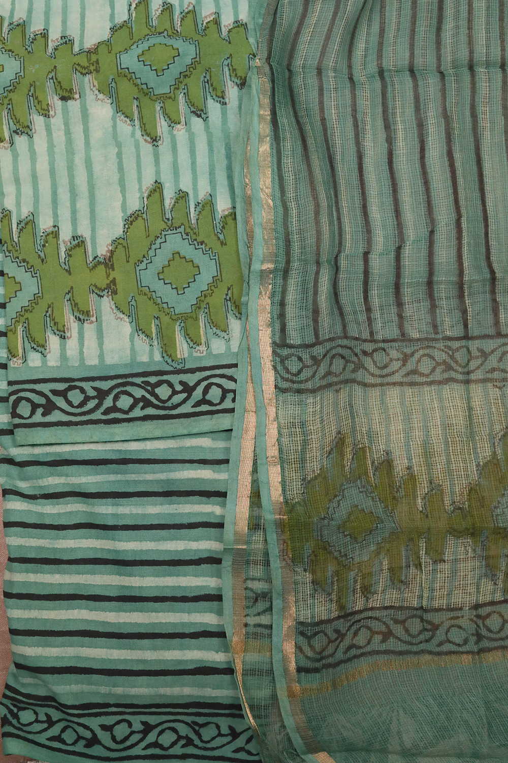 Unstitched Suits - Matkatus