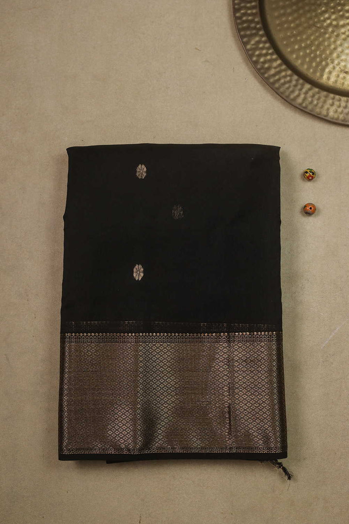 Diamond Zari Border on Black Maheshwari Silk Cotton saree