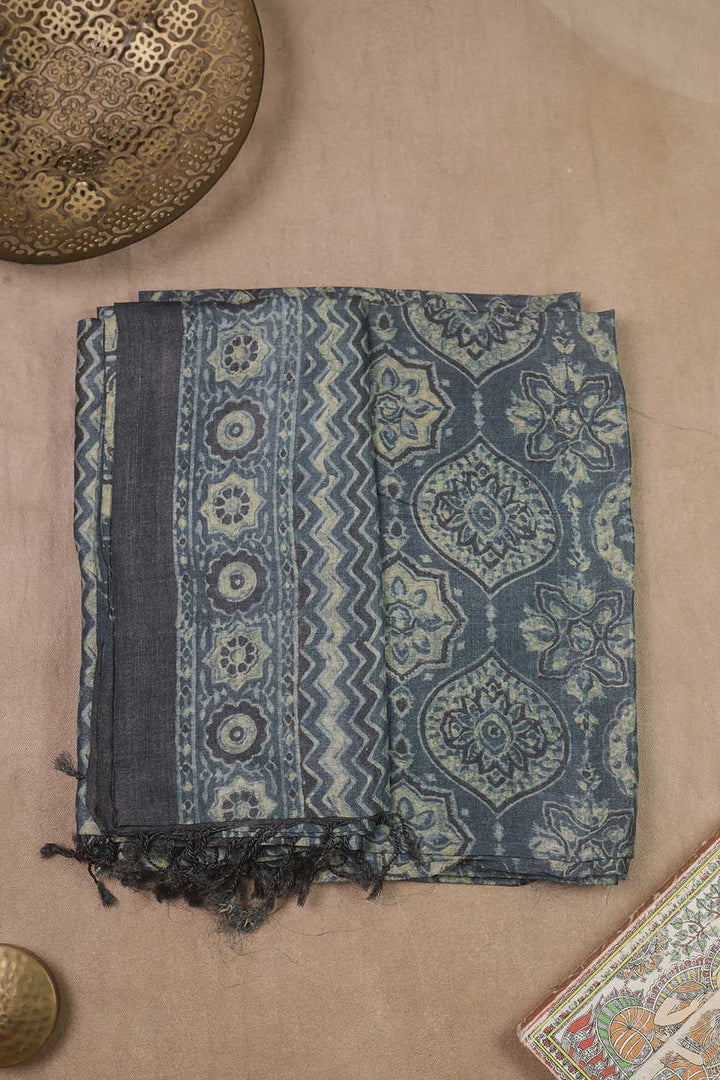 Ajrak Suits - Matkatus