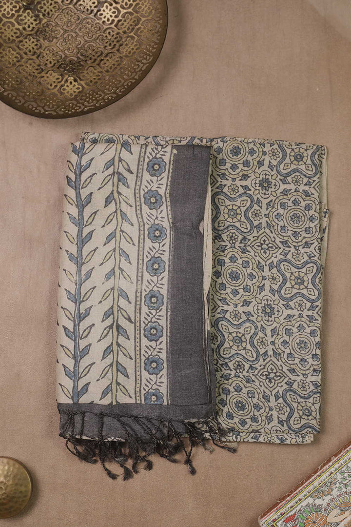 Ajrak Suits - Matkatus