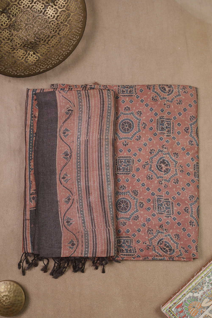 Ajrak Suits - Matkatus