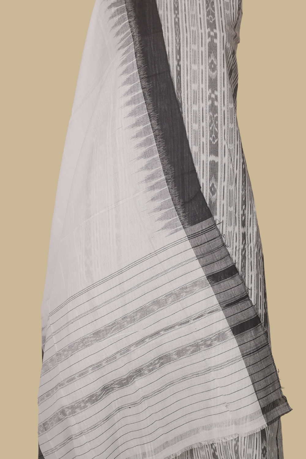 Handwoven Orissa Ikat cotton suit - Matkatus 