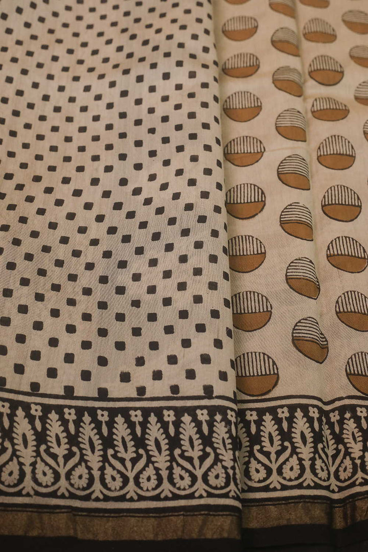 Sarees - Matkatus 