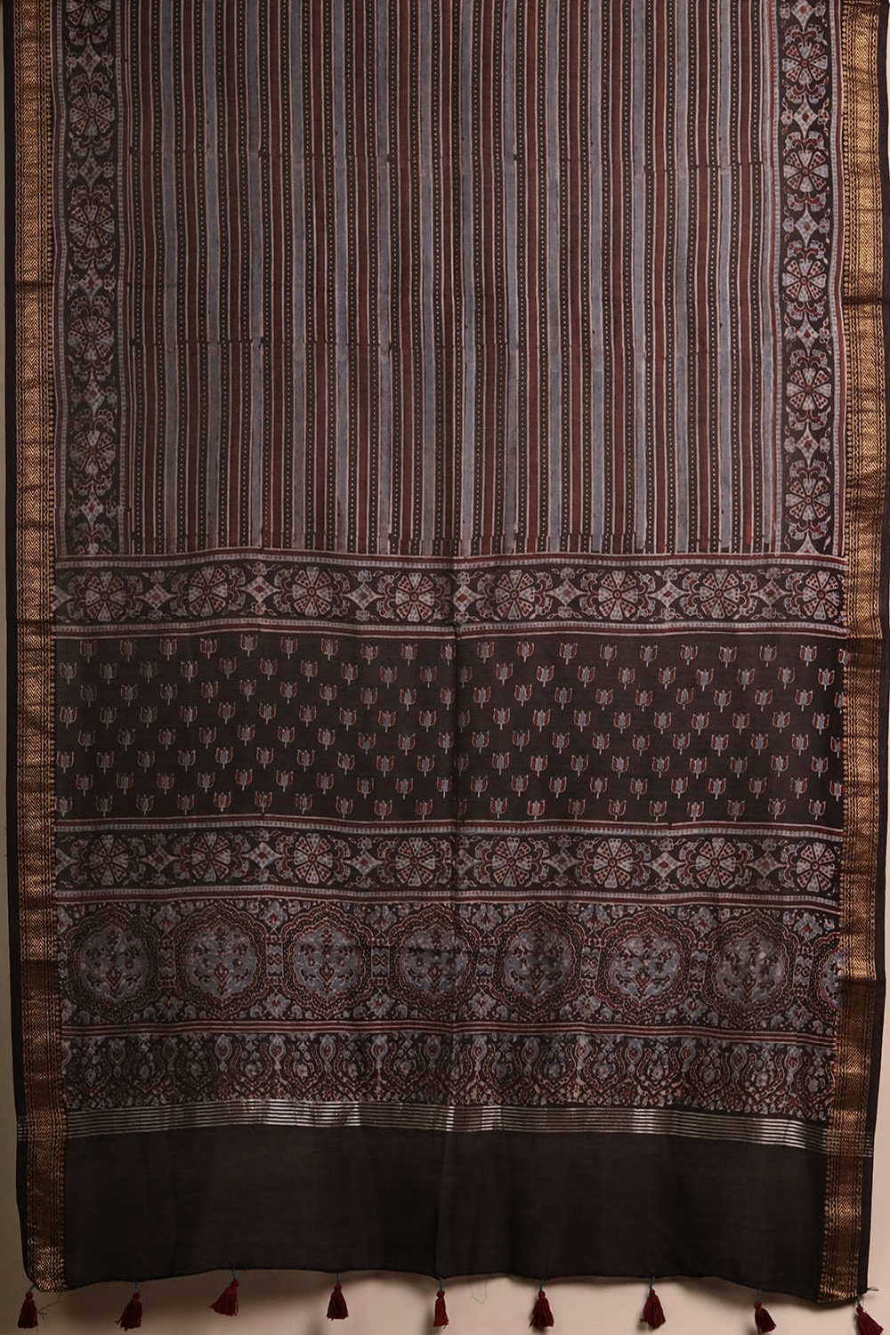 Ajrak Suits - Matkatus
