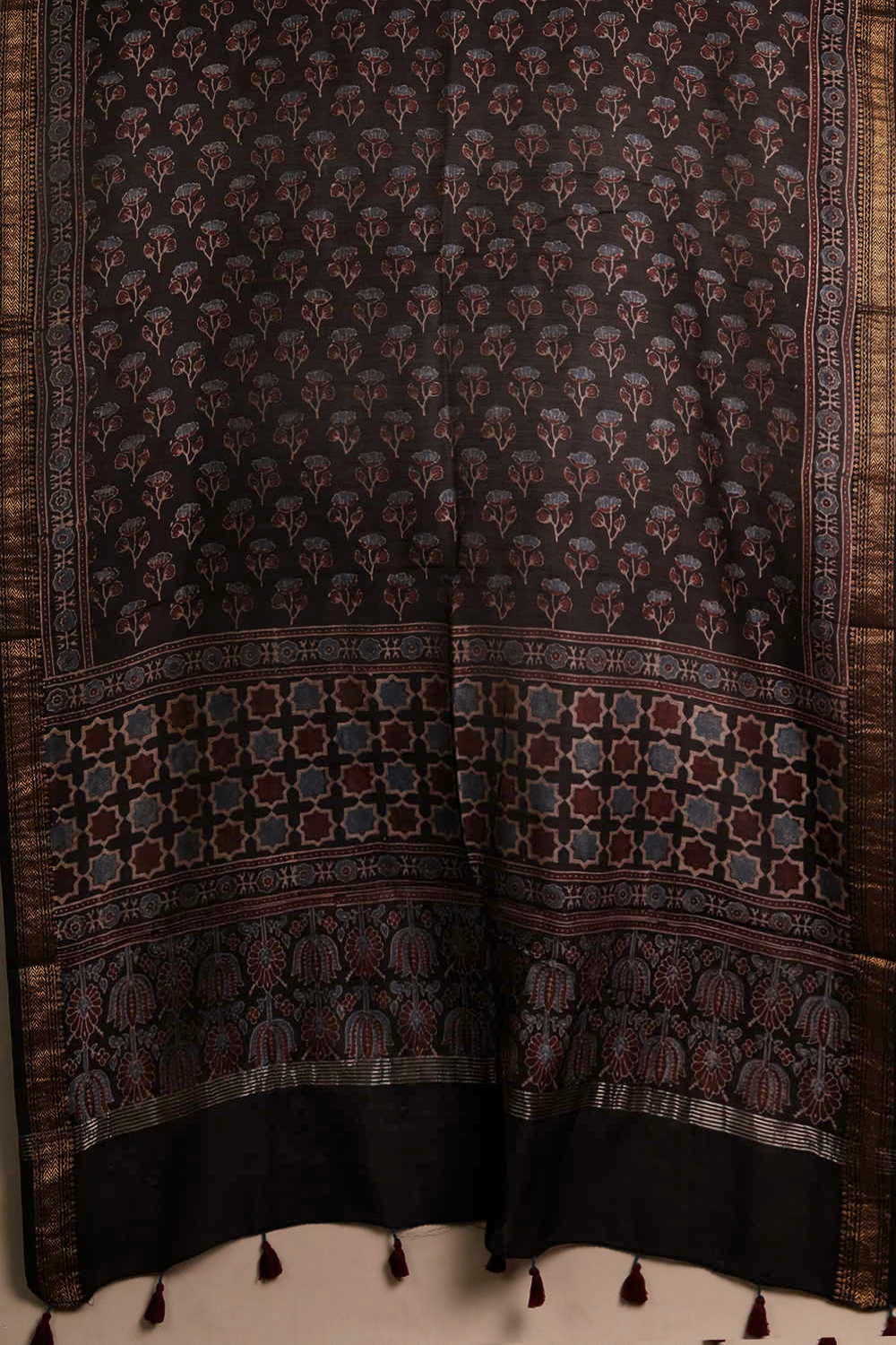 Ajrak Suits - Matkatus