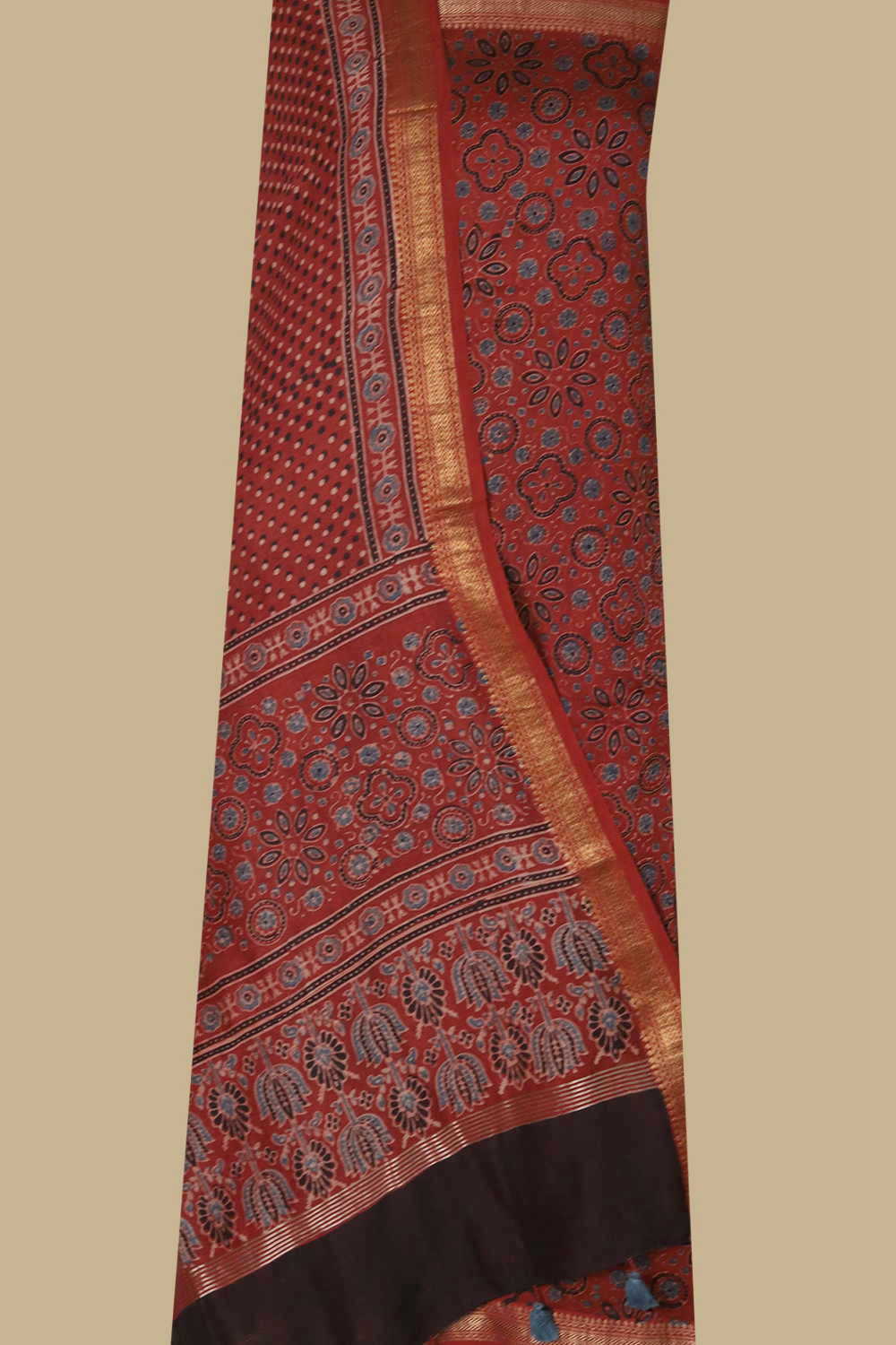 Top & Dupatta - Matkatu