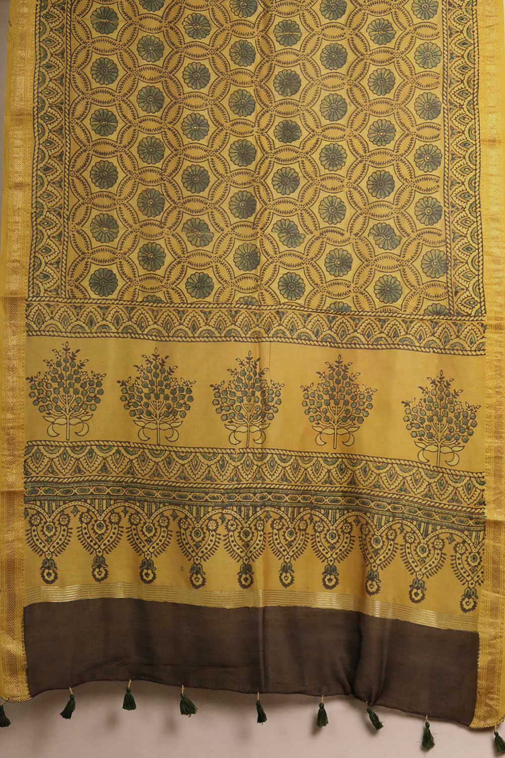 Ajrak Suits - Matkatus