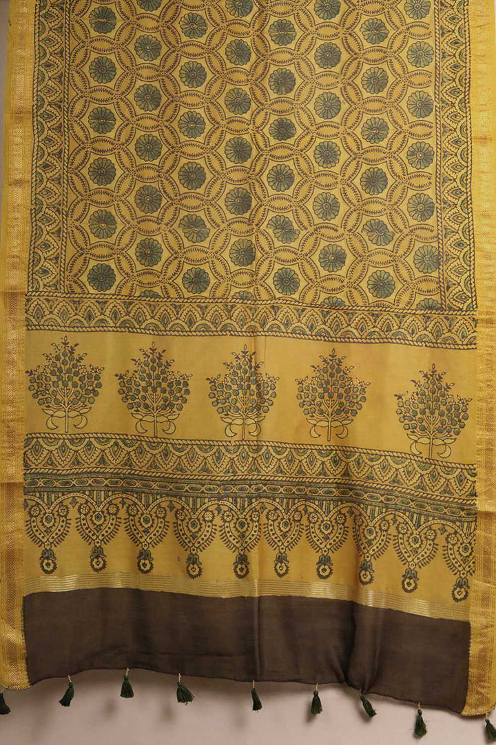Ajrak Suits - Matkatus