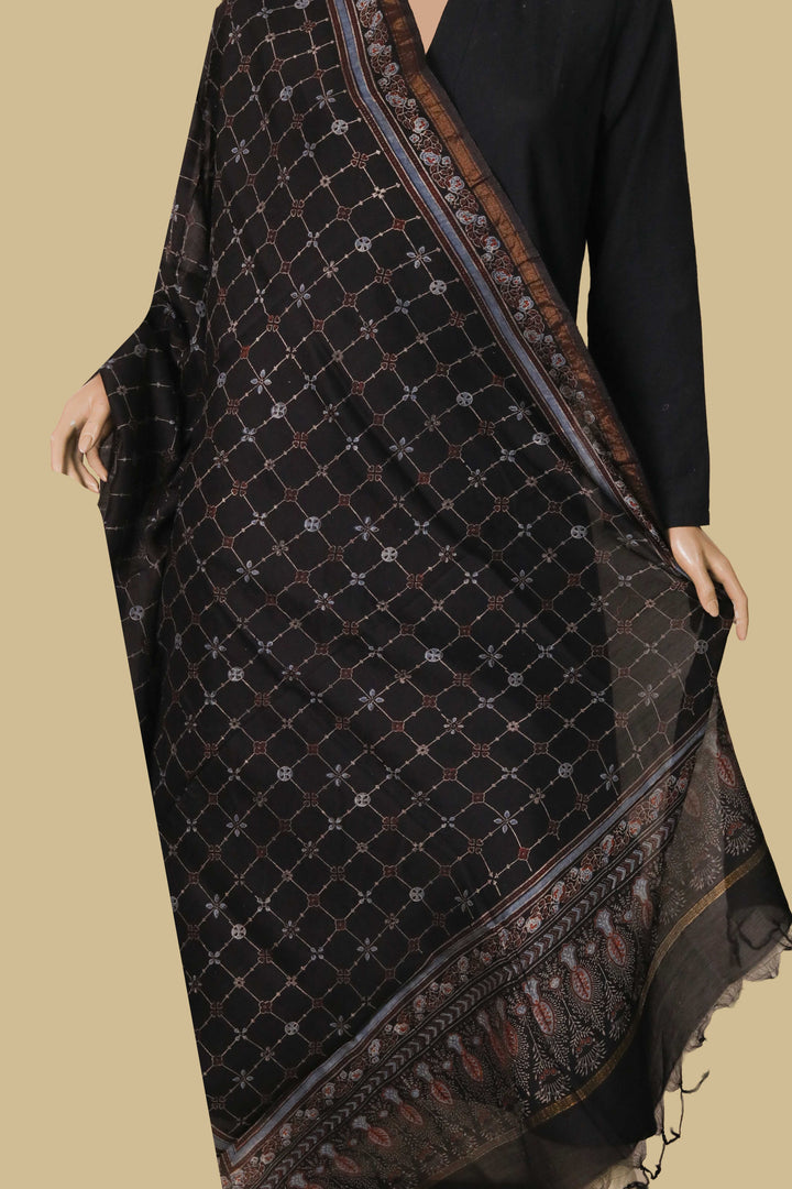 Ajrak Chnaderi Dupatta - Matkatus 