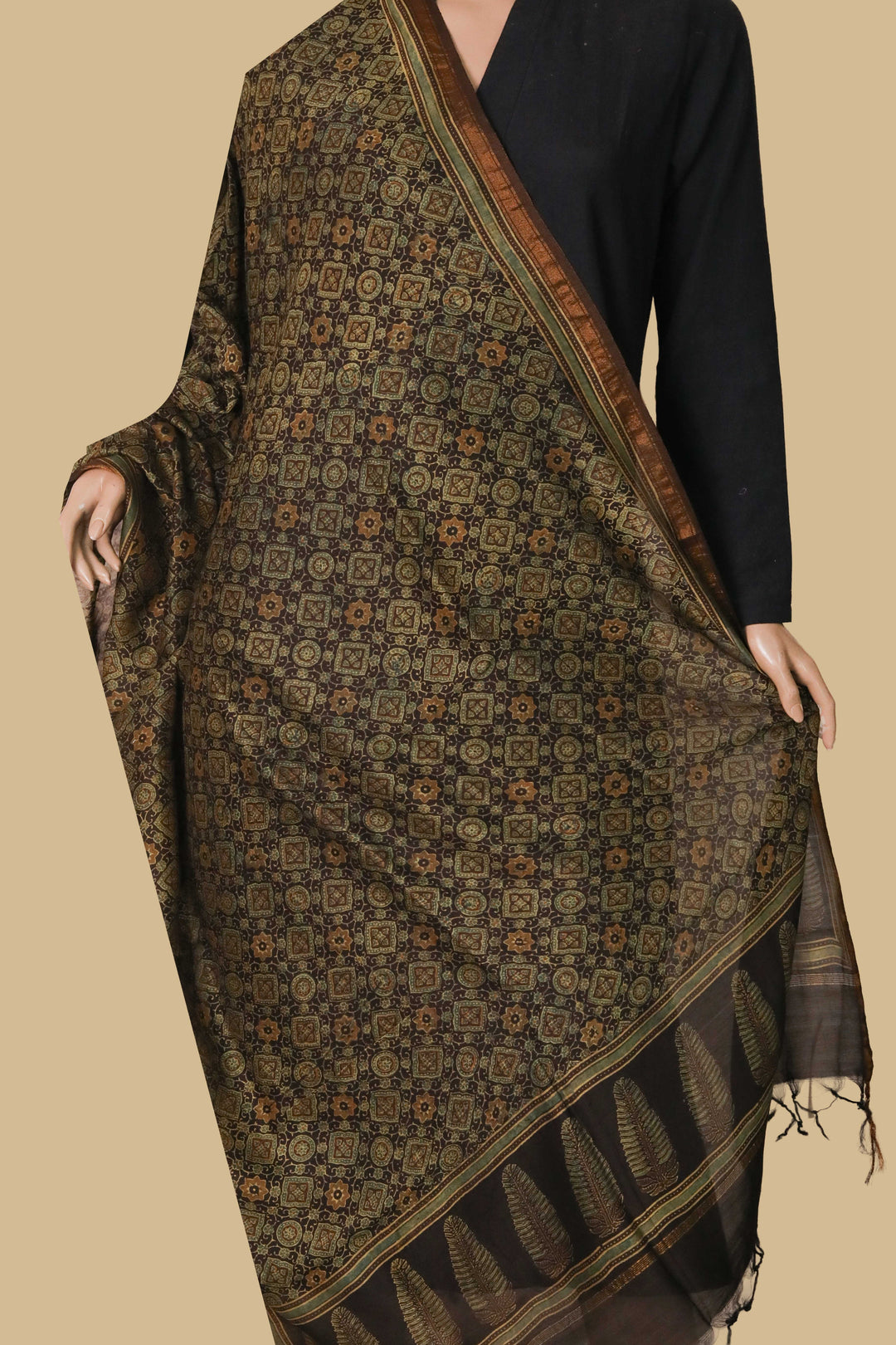 Ajrak Chnaderi Dupatta - Matkatus 