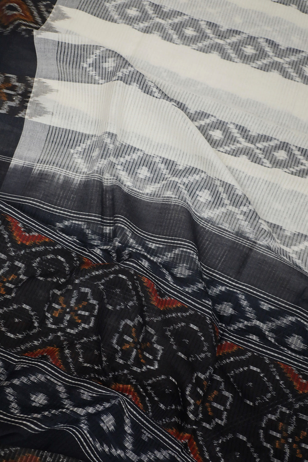 Pochampally Ikat dupattas - Matkatus