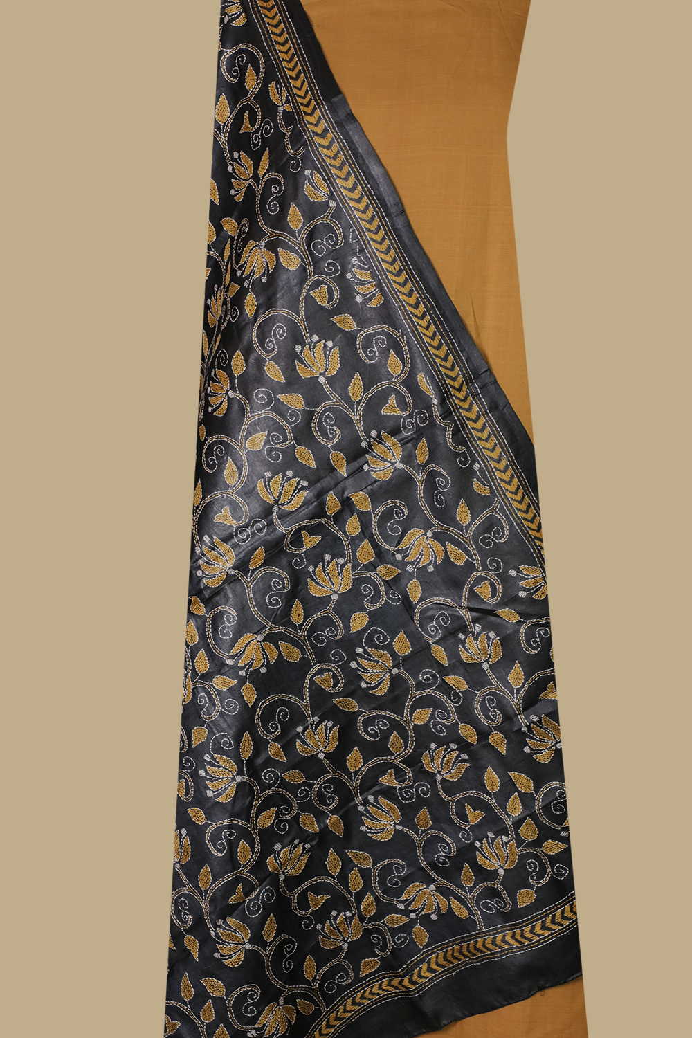 Top and Dupatta - Matkatus 