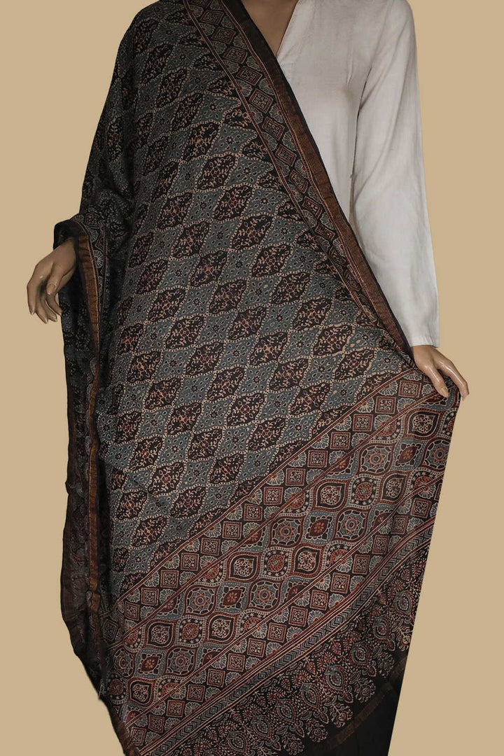 Ajrak Dupatta - Matkatus 