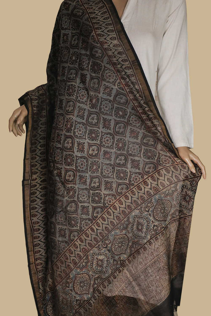 Ajrak Dupatta - Matkatus 