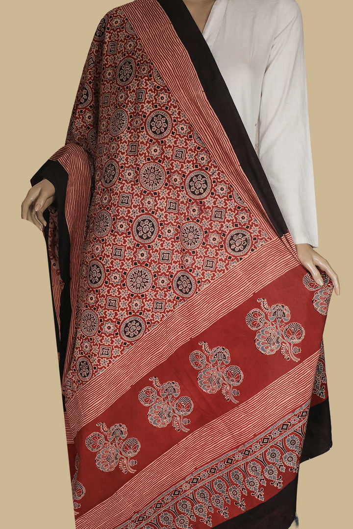 Ajrak Dupatta - Matkatus 