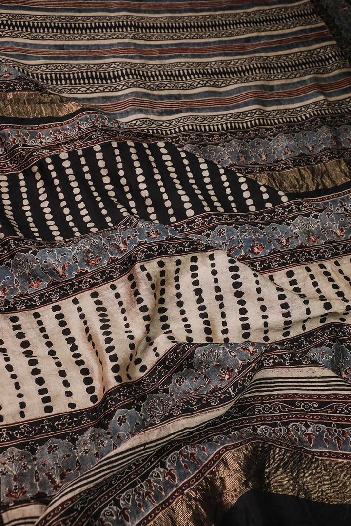 Ajrak Saree - Matkatus 