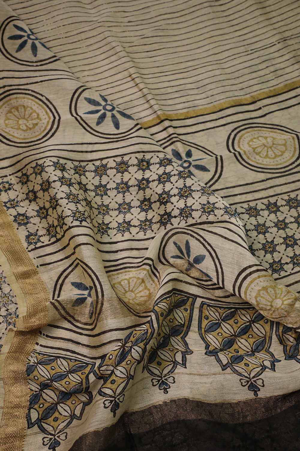 Ajrak Saree - Matkatus 