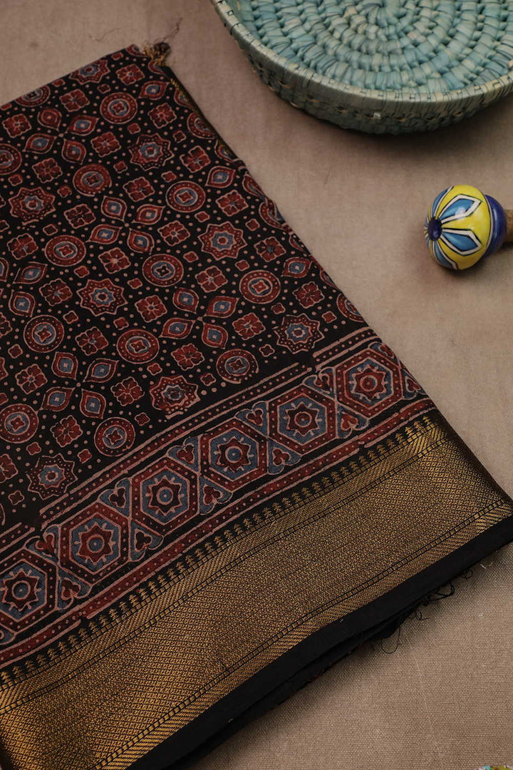 Ajrak Mul Cotton Saree - Matkatus 