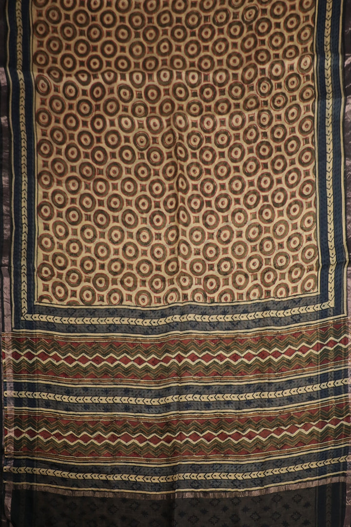 Silk sarees - Matkatus