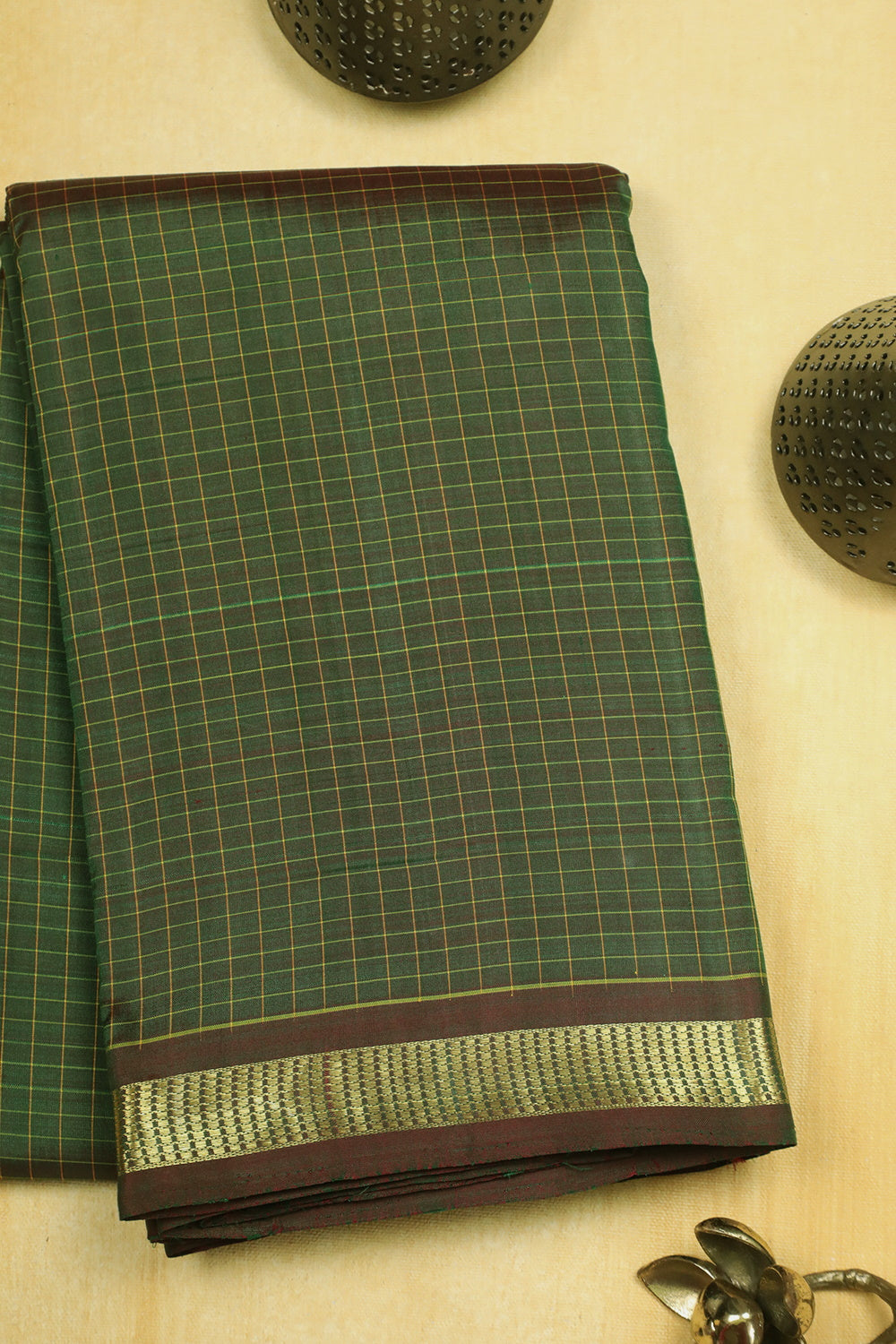 Checkered on Dual Shade Green Handwoven Aarani Silk Saree