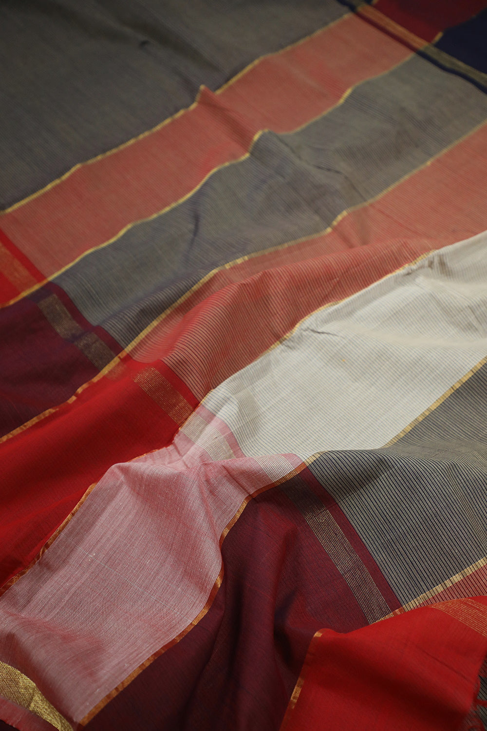 Manamedu Sarees - Matkatus