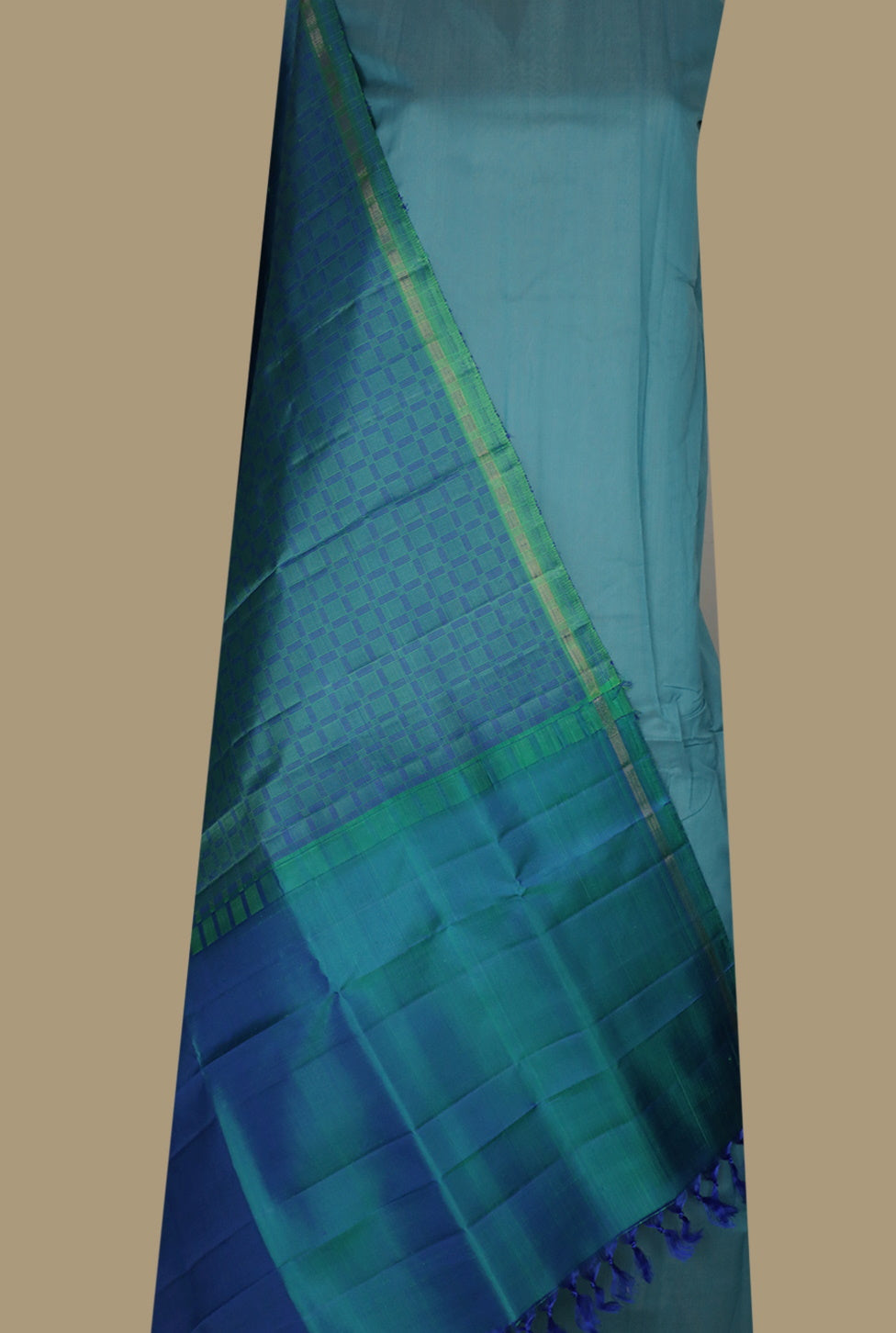 Unstitched Suits - Matkatus
