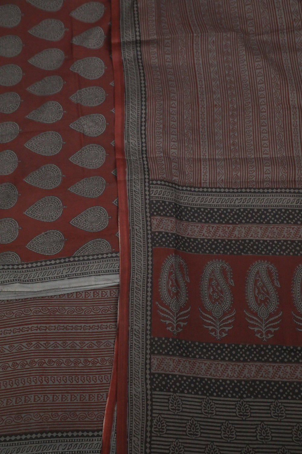Unstitched Suits - Matkatus